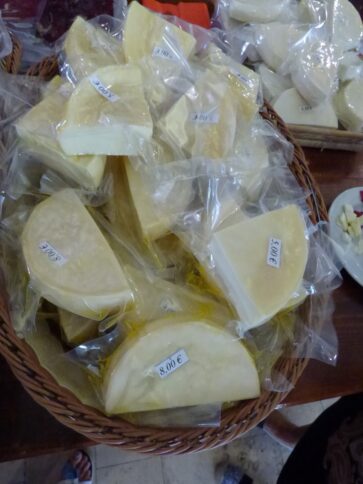 Негушський сир прямо в селі Негуші