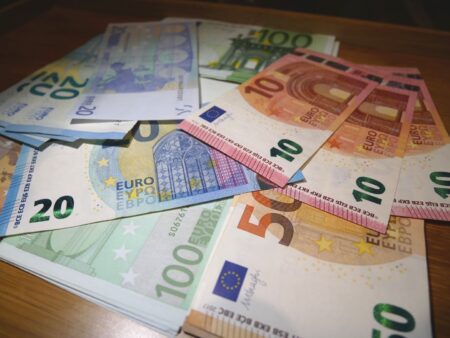 Which currency to take to Montenegro