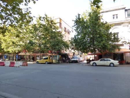 Улочки в городе Тирана, столице Албании