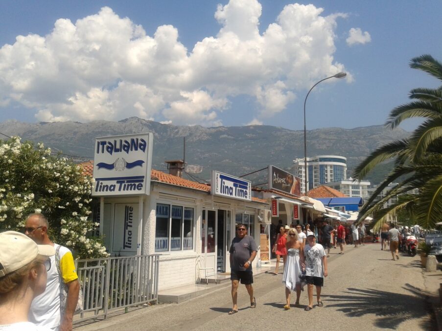 Магазины Будвы на фото Магазины Будвы на фото