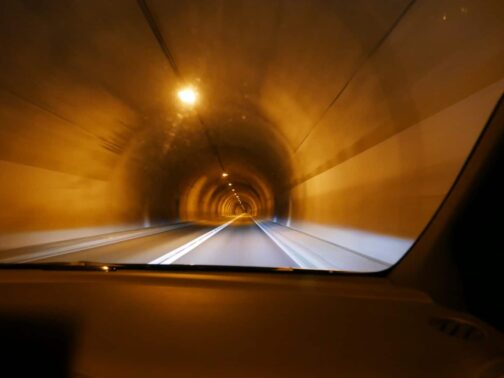 Тоннель в Черногории вид из машины