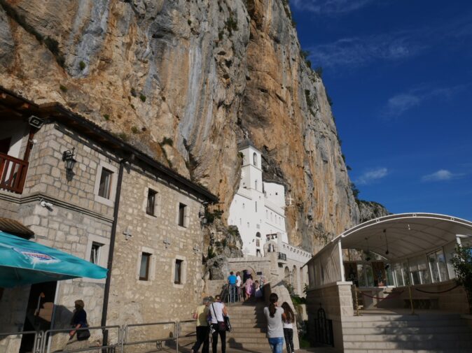 Монастырь Острог в Черногории
