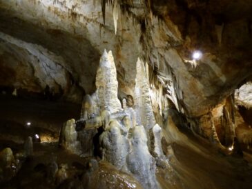 Липская пещера экскурсия из Будвы