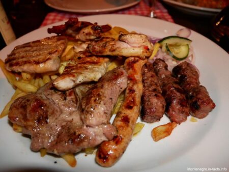 Черногорская кухня Мешано мясо