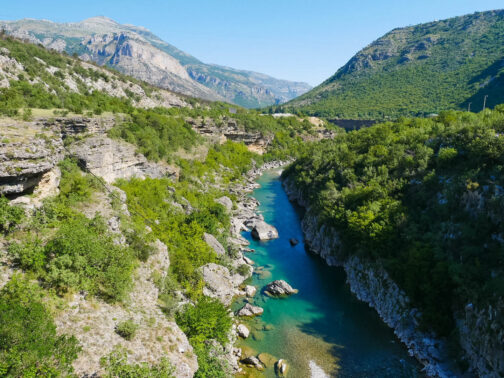 Каньйон річки Морача в Чорногорії фото красивого місця