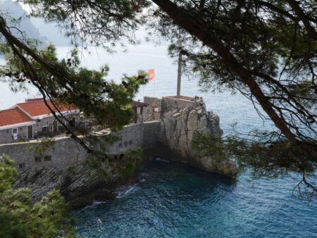 Крепость Кастелло в Петроваце
